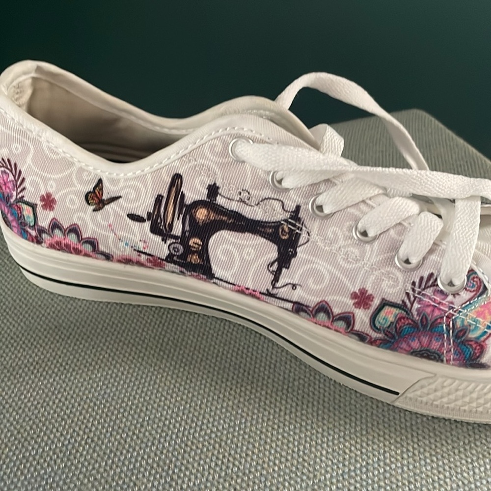 Floral  antique, sewing machine Canvas Sneakers
